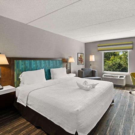 Hampton Inn & Suites Poughkeepsie Spackenkill Exterior photo