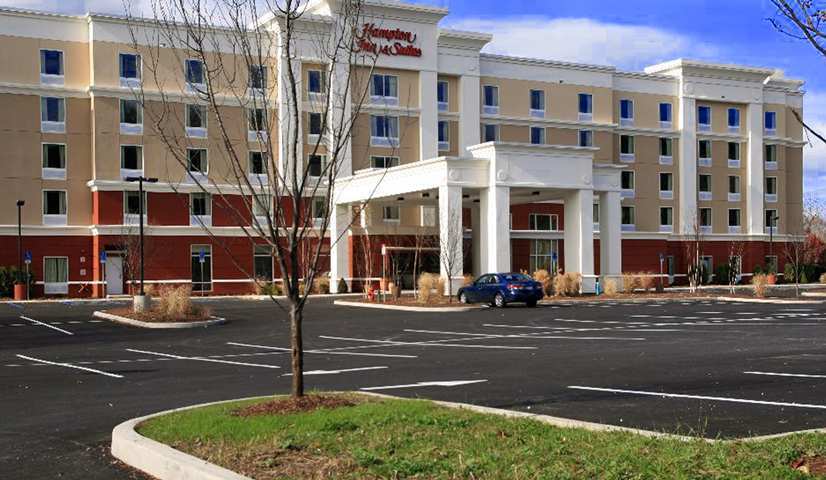 Hampton Inn & Suites Poughkeepsie Spackenkill Exterior photo